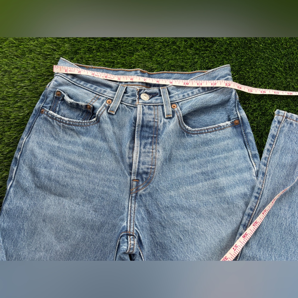 Levi's Straight Leg Jeans - Light Blue Wash - Picture 3 of 10